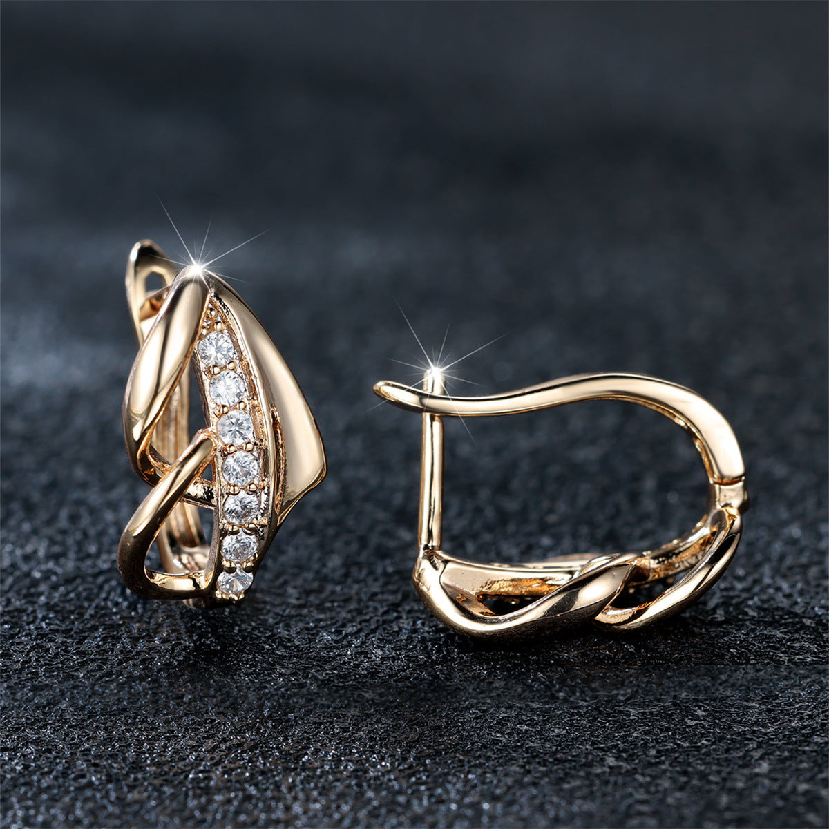 Round White Diamond Arrow Minimalist Niche Light Luxury Elegant Ear Clip