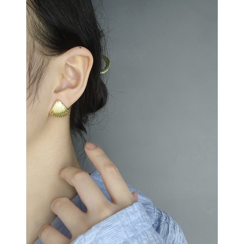 Perfect Shell Stud Stud Sterling Silver S925 Female